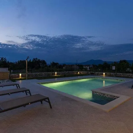 Villa Aeris Mit Privatem Pool