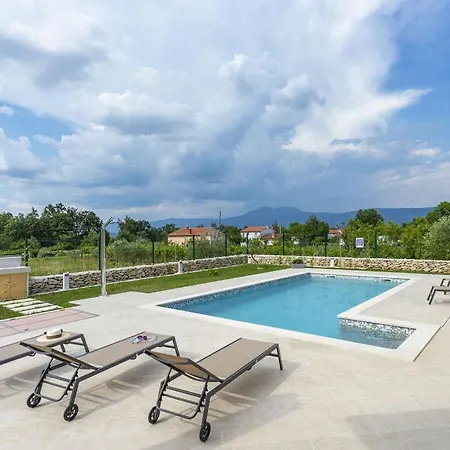 Aeris Mit Privatem Pool *